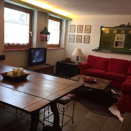 Meschihouse - Chesa Engadina Apartment ซาเมอดัน ภายนอก รูปภาพ