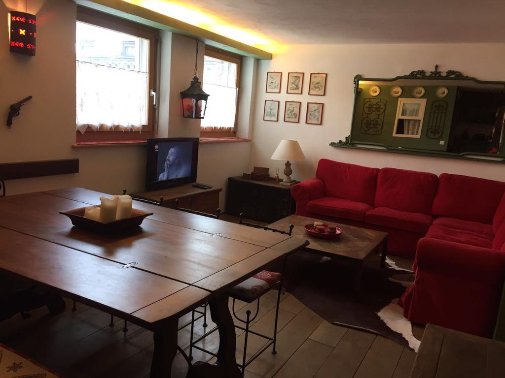 Meschihouse - Chesa Engadina Apartment ซาเมอดัน ภายนอก รูปภาพ